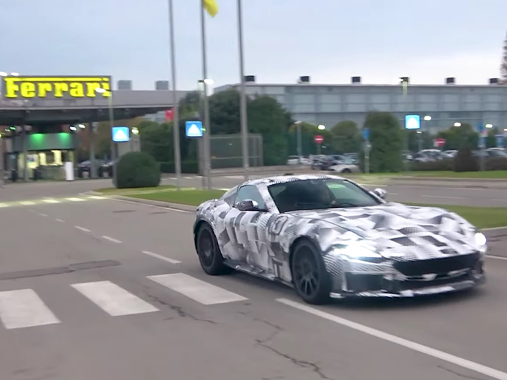 sieu xe thay the ferrari 812 superfast chay thu tren duong dua hinh 4