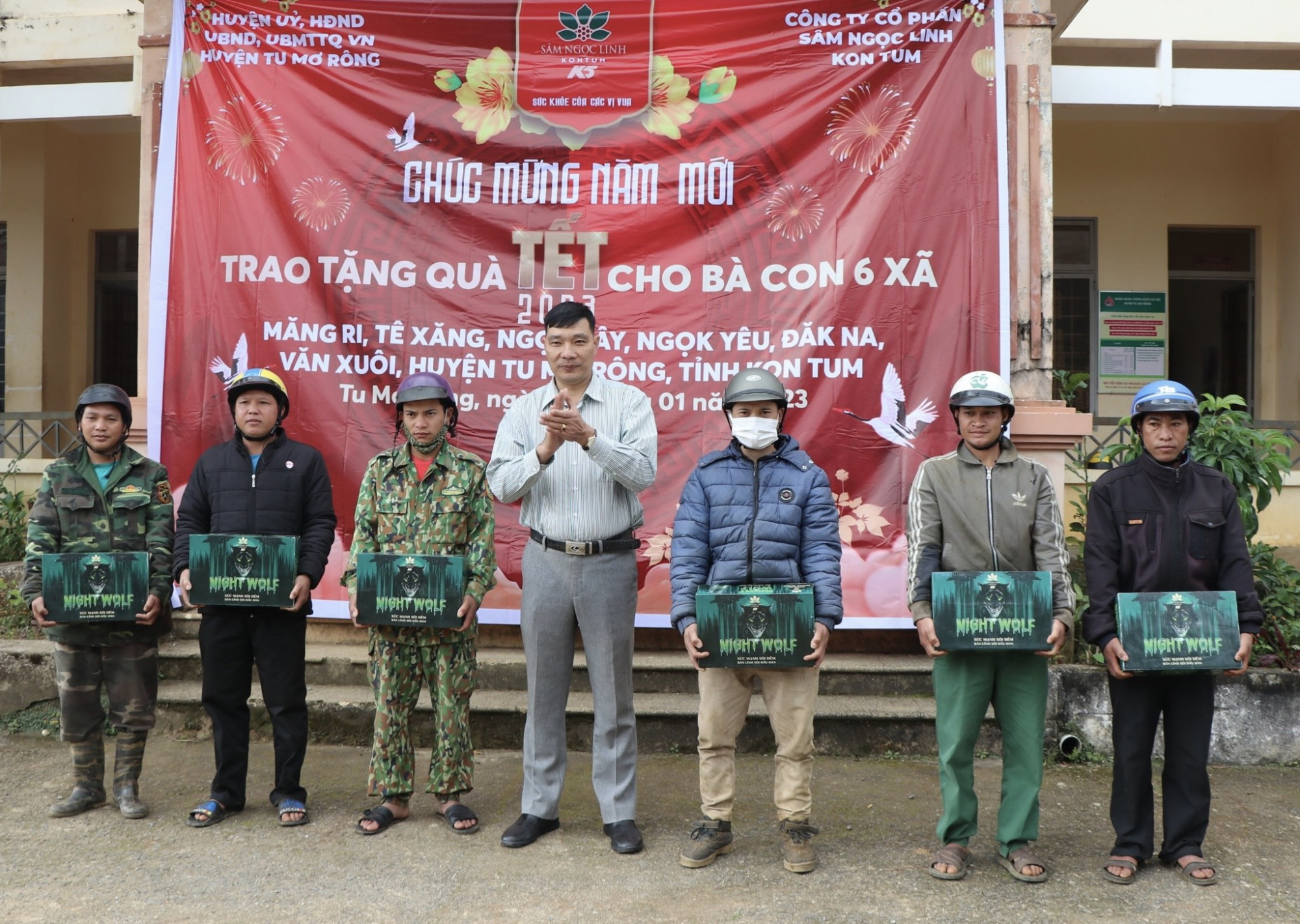 kon tum tang 125 con heo cho dan ngheo don tet hinh 2