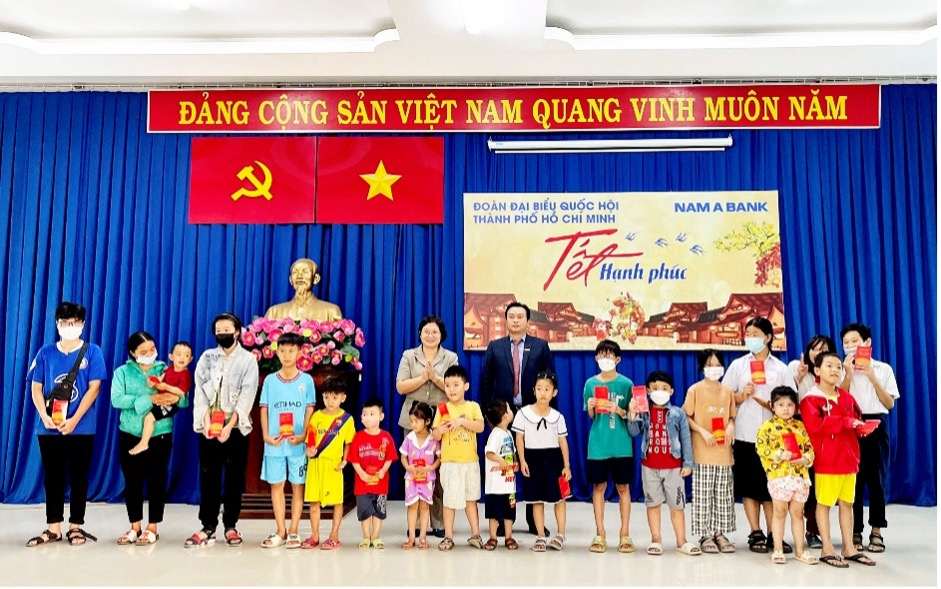 tet hanh phuc 2023 long nguoi van am tet hanh phuc den nhung nguoi co hoan canh kho khan hinh 1