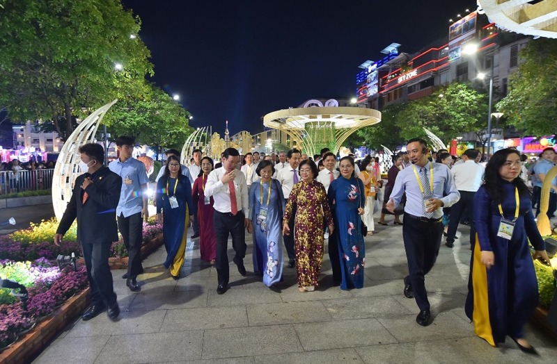 khai mac duong hoa nguyen hue tet quy mao hinh 2