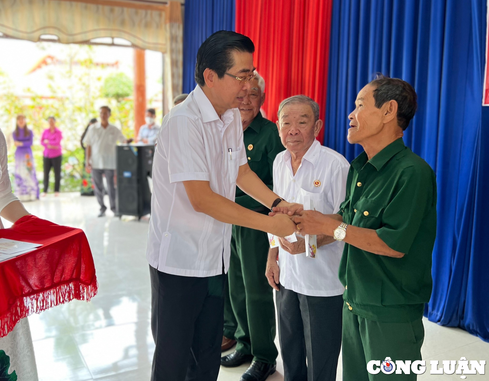 pho truong ban thuong truc ban noi chinh trung uong vo van dung vieng den tho bac ho tai bac lieu hinh 2