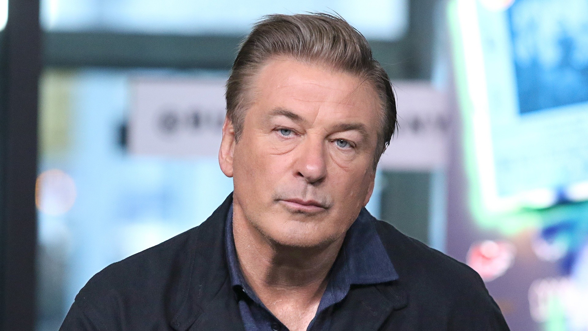 alec baldwin bi buoc toi ngo sat doi mat 18 thang tu giam hinh 2