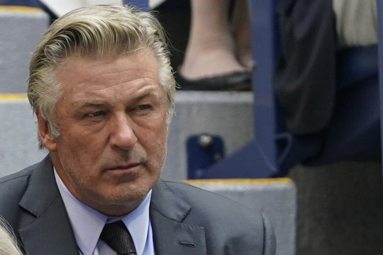 alec baldwin bi buoc toi ngo sat doi mat 18 thang tu giam hinh 3