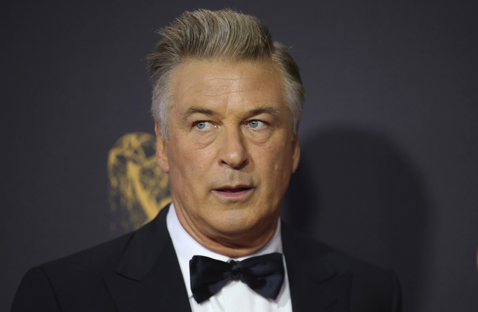 alec baldwin bi buoc toi ngo sat doi mat 18 thang tu giam hinh 1