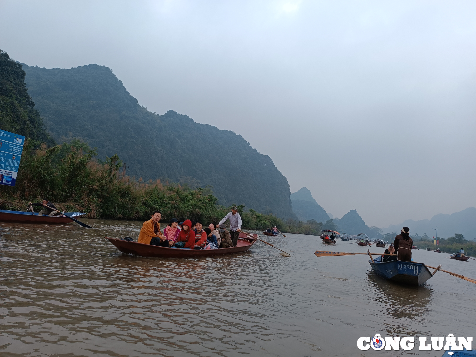 hang nghin nguoi du xuan le hoi chua huong trong ngay dau mo hoi hinh 11