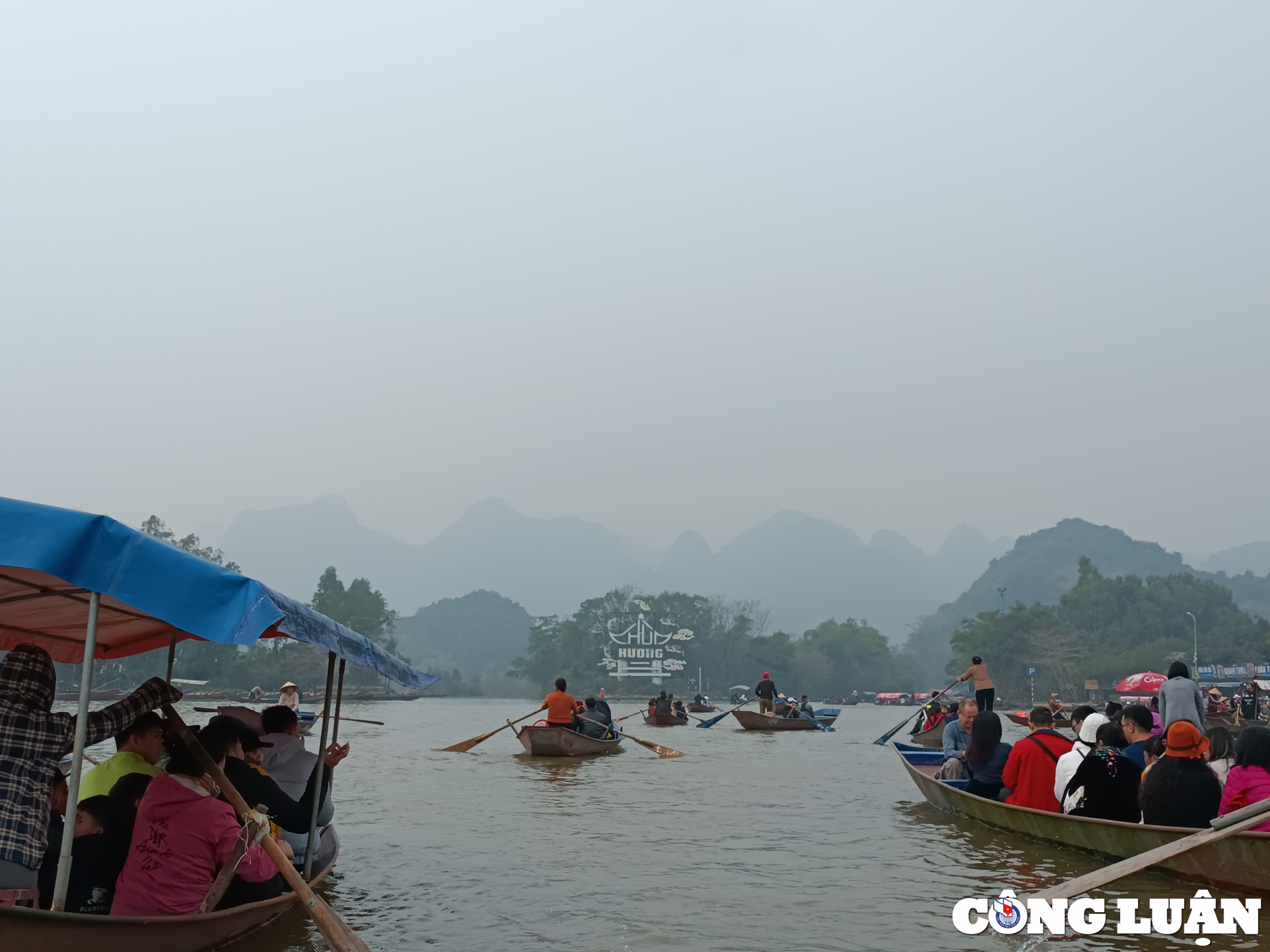 hang nghin nguoi du xuan le hoi chua huong trong ngay dau mo hoi hinh 6