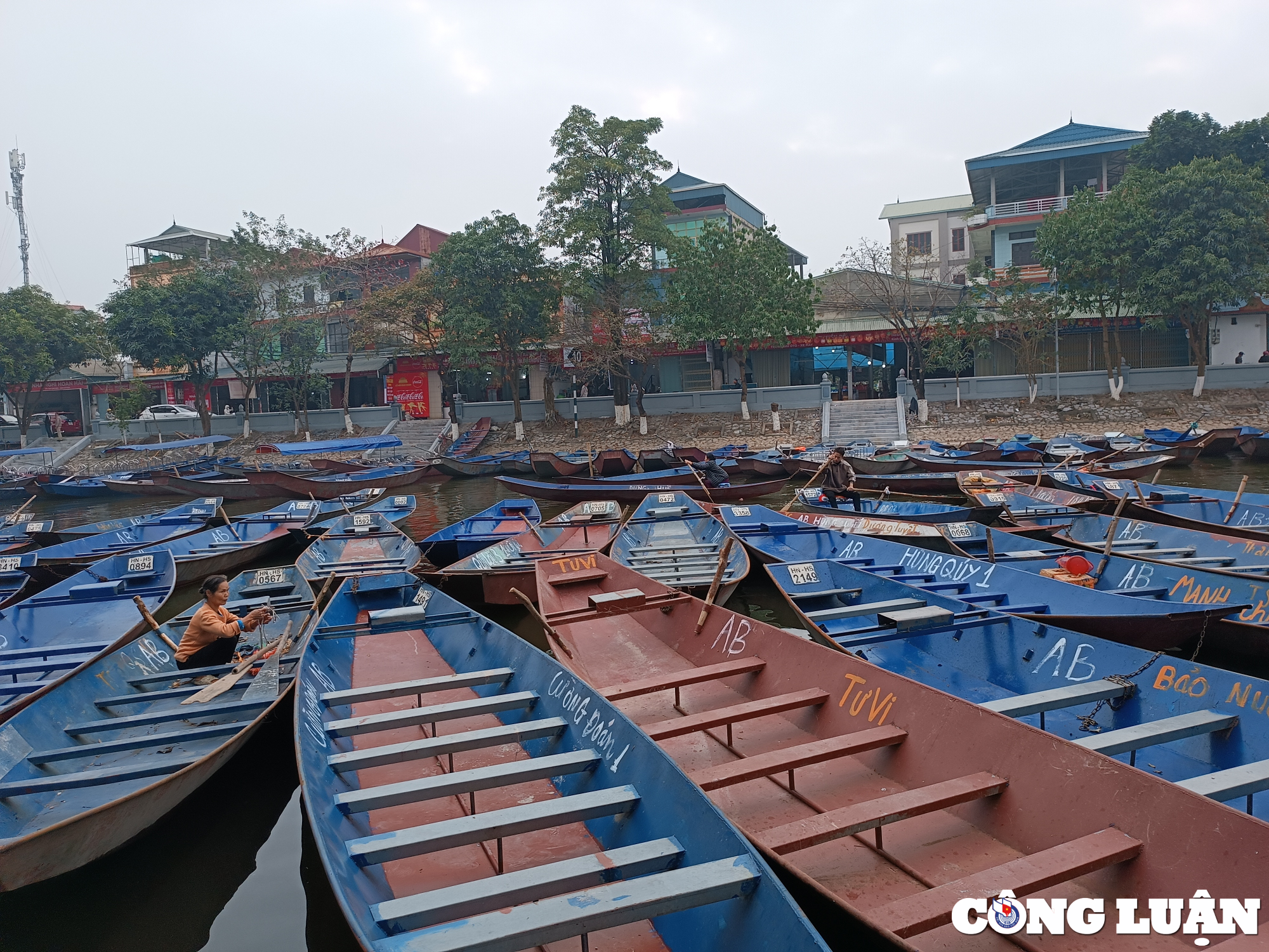 hang nghin nguoi du xuan le hoi chua huong trong ngay dau mo hoi hinh 1