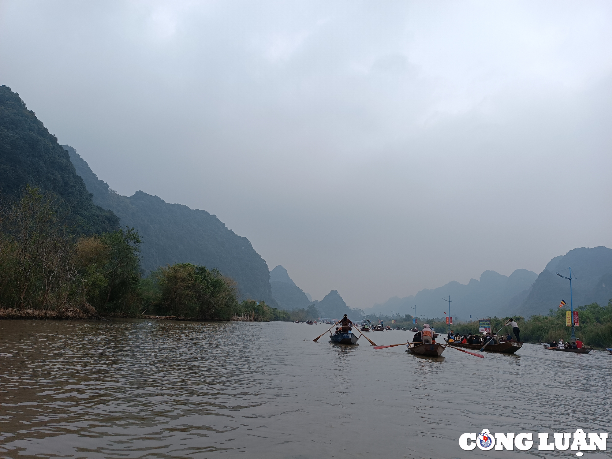 hang nghin nguoi du xuan le hoi chua huong trong ngay dau mo hoi hinh 13