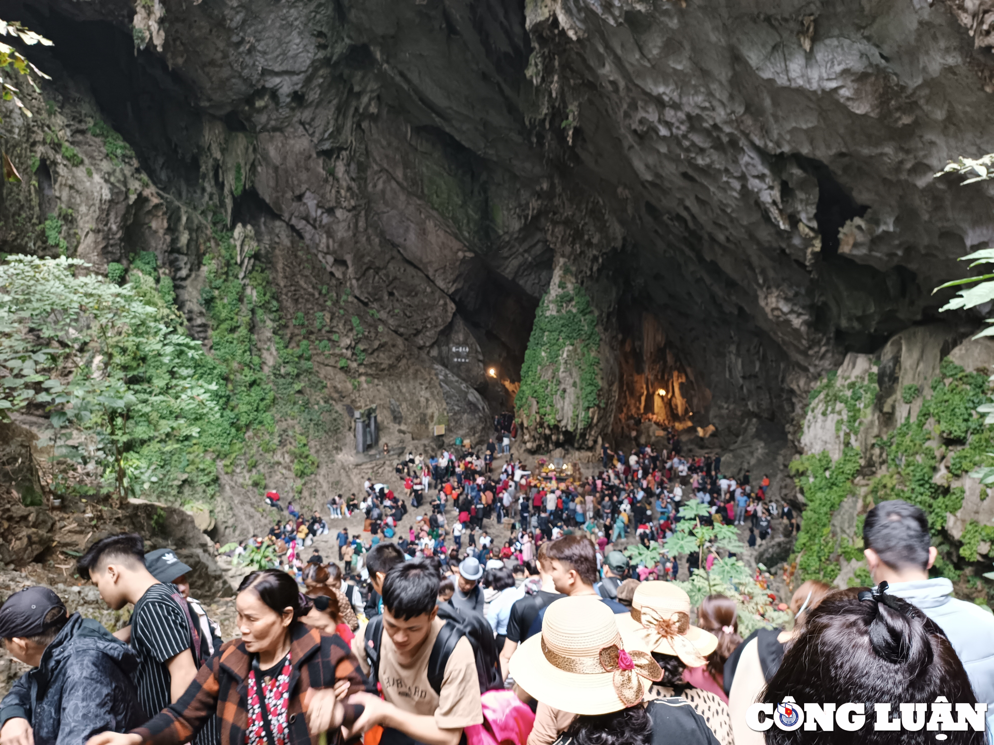 hang nghin nguoi du xuan le hoi chua huong trong ngay dau mo hoi hinh 27