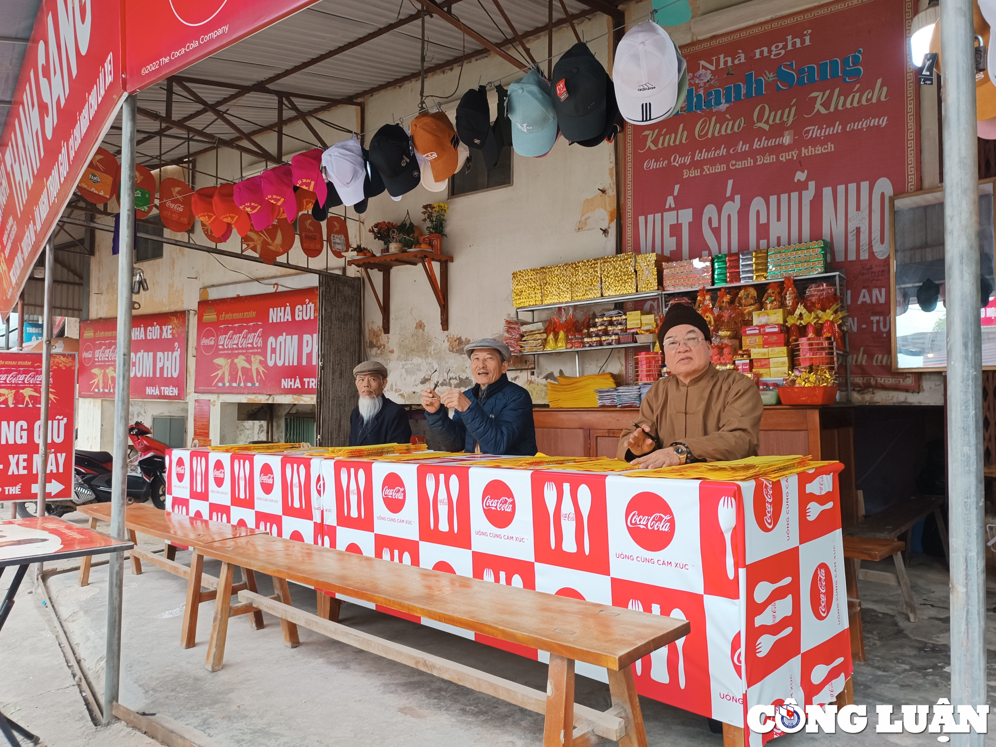 hang nghin nguoi du xuan le hoi chua huong trong ngay dau mo hoi hinh 2