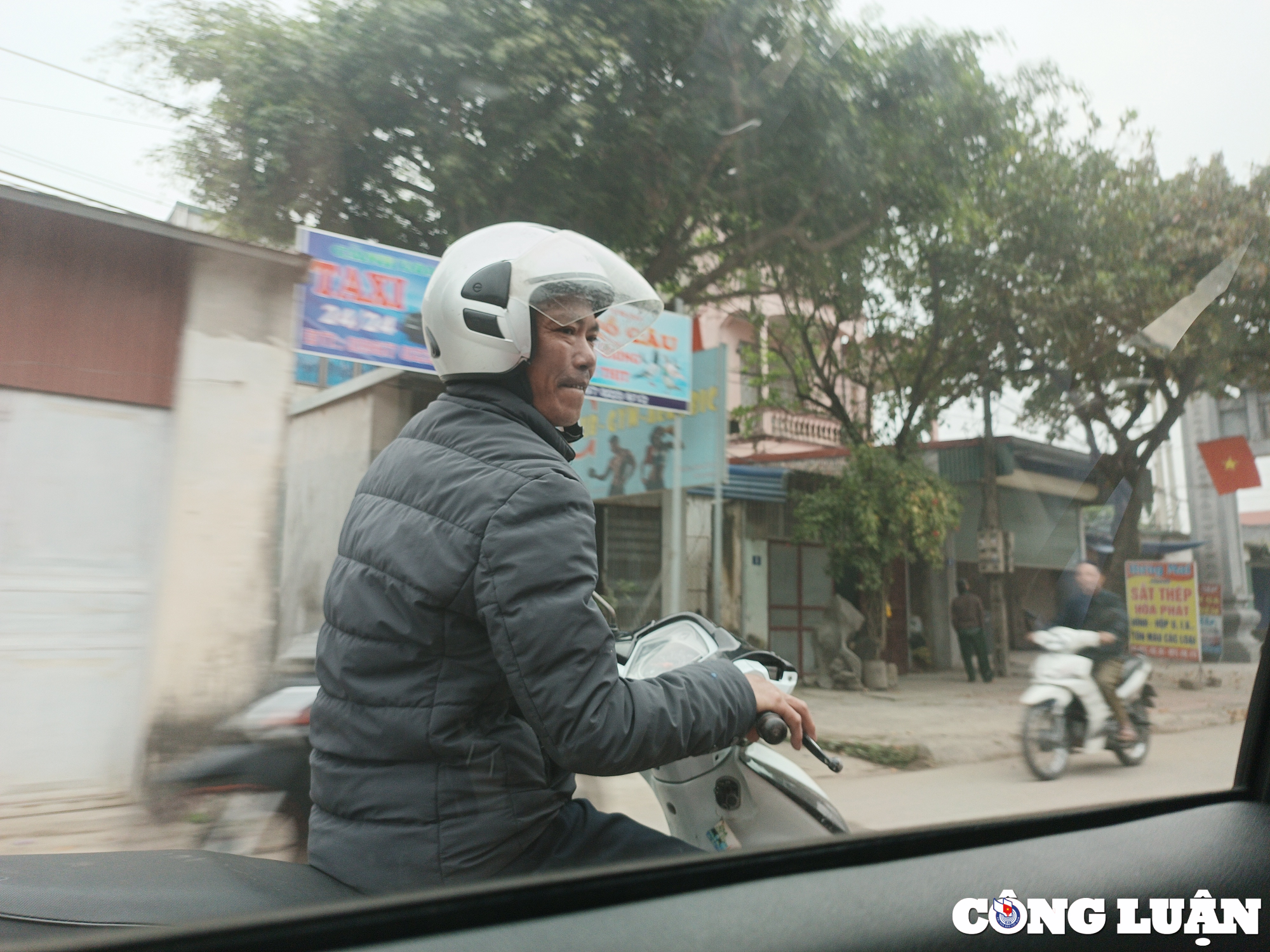 hang nghin nguoi du xuan le hoi chua huong trong ngay dau mo hoi hinh 30