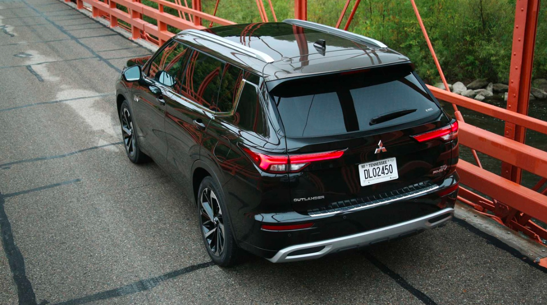 mitsubishi outlander 2023 co them ban dac biet hinh 2