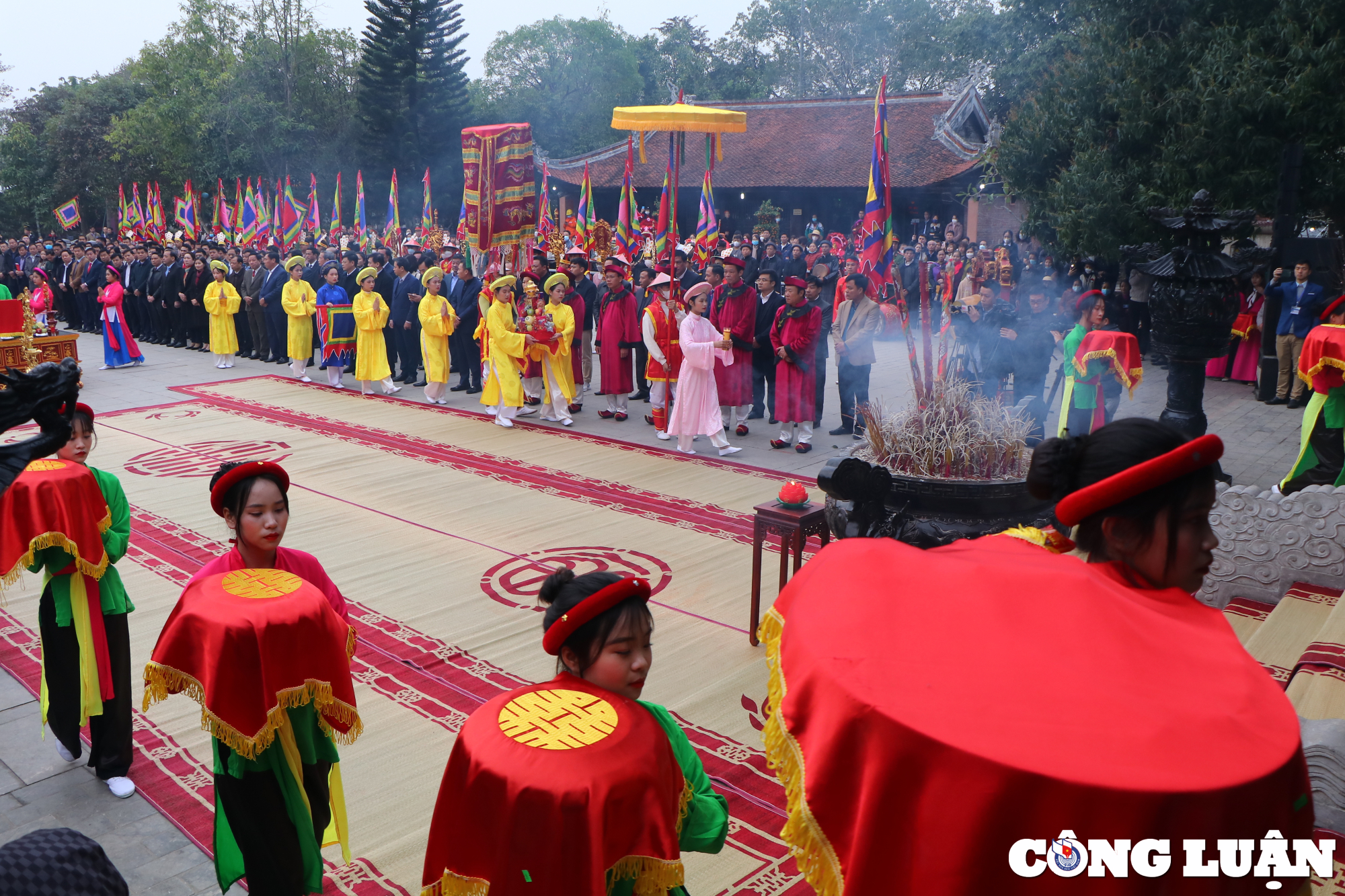 phu tho hang nghin nguoi tham du le tri an cong duc to mau au co hinh 2