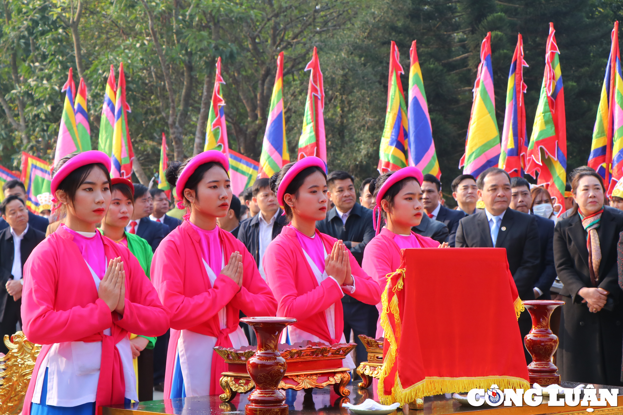 phu tho hang nghin nguoi tham du le tri an cong duc to mau au co hinh 7