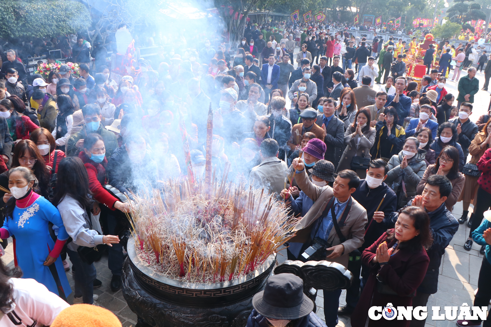 phu tho hang nghin nguoi tham du le tri an cong duc to mau au co hinh 11