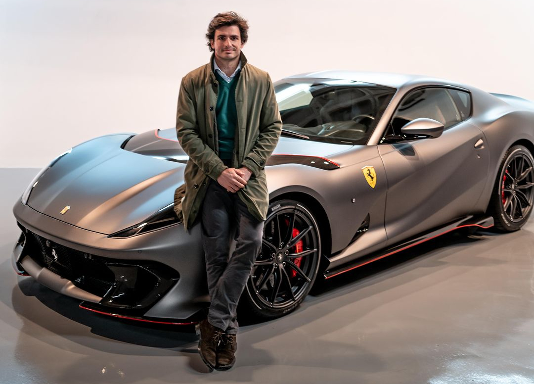 chiec ferrari 812 competizione dac biet cua tay dua f1 carlos sainz hinh 1