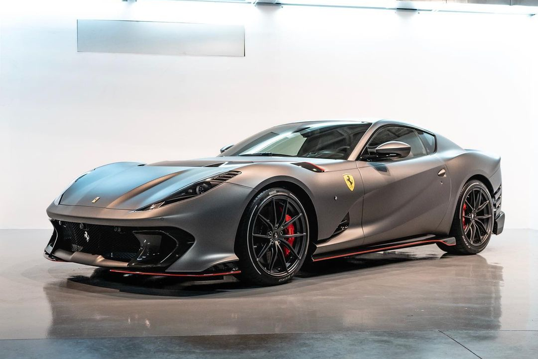 chiec ferrari 812 competizione dac biet cua tay dua f1 carlos sainz hinh 6