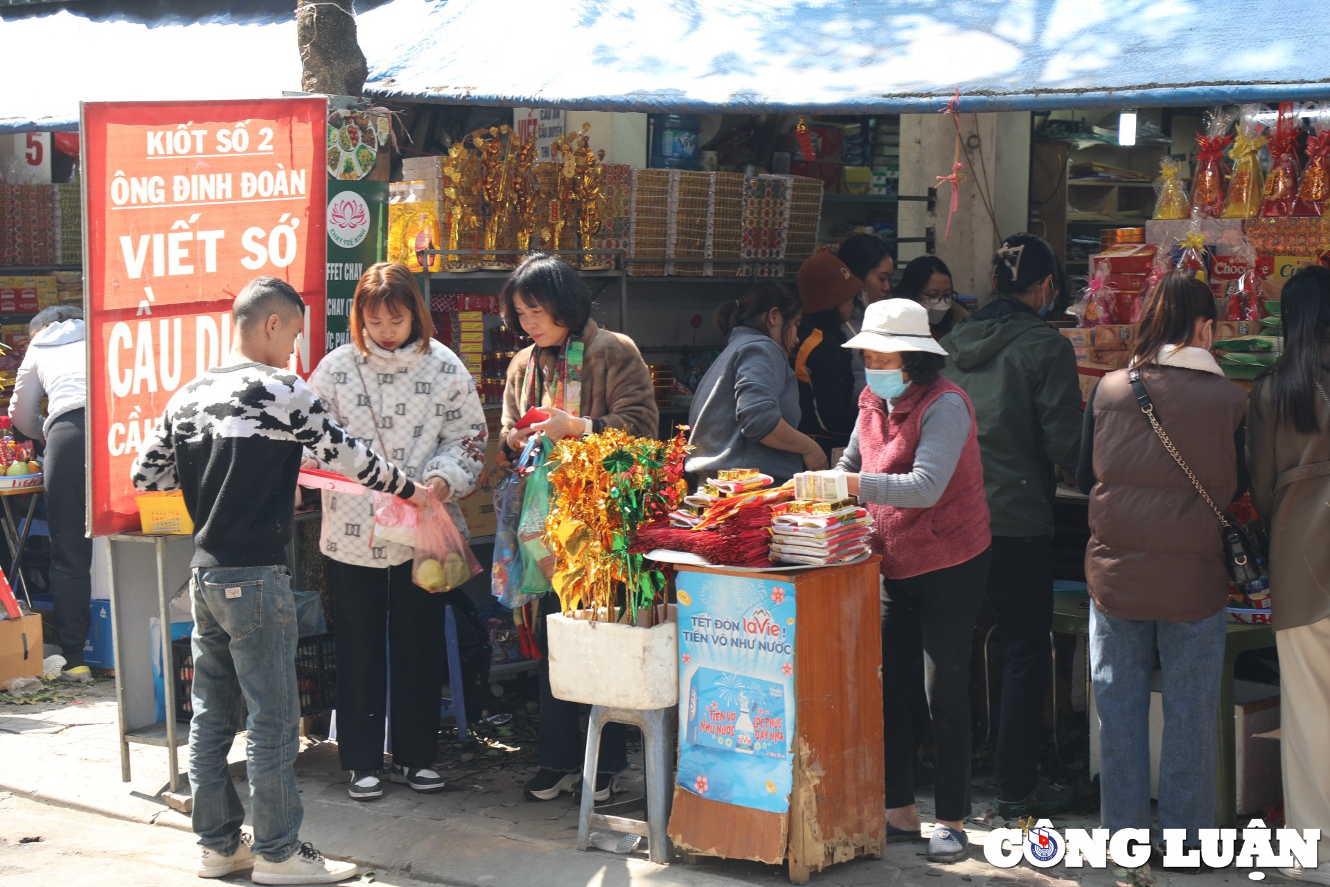 nam thanh nu tu no nuc toi chua ha cau duyen dau nam moi 2023 hinh 7