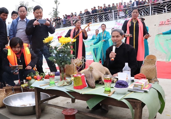 hang nghin nguoi tham du le hoi dua thuyen pa so o phong tho hinh 1