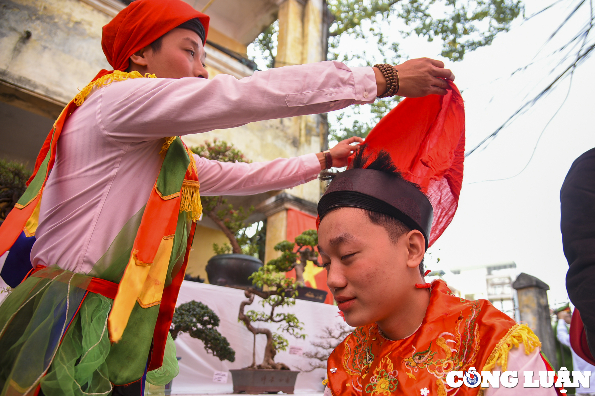 doc dao voi dieu mua con di danh bong tai le hoi cua lang trieu khuc hinh 10