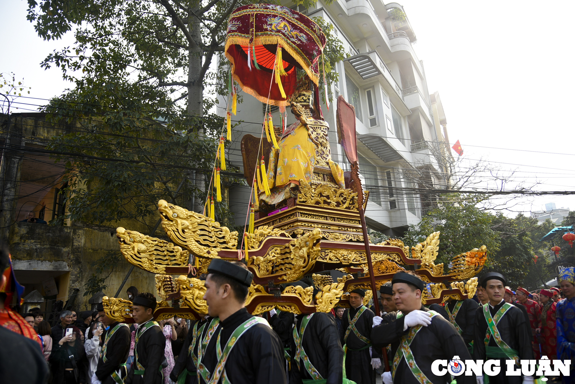 doc dao voi dieu mua con di danh bong tai le hoi cua lang trieu khuc hinh 4