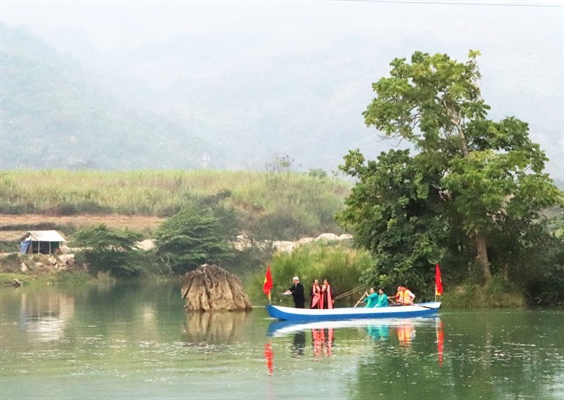 hang nghin nguoi tham du le hoi dua thuyen pa so o phong tho hinh 2