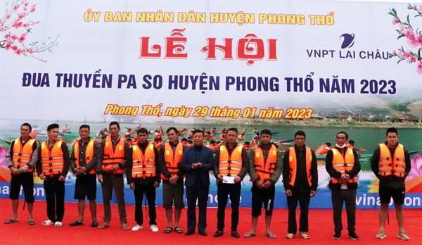 hang nghin nguoi tham du le hoi dua thuyen pa so o phong tho hinh 4