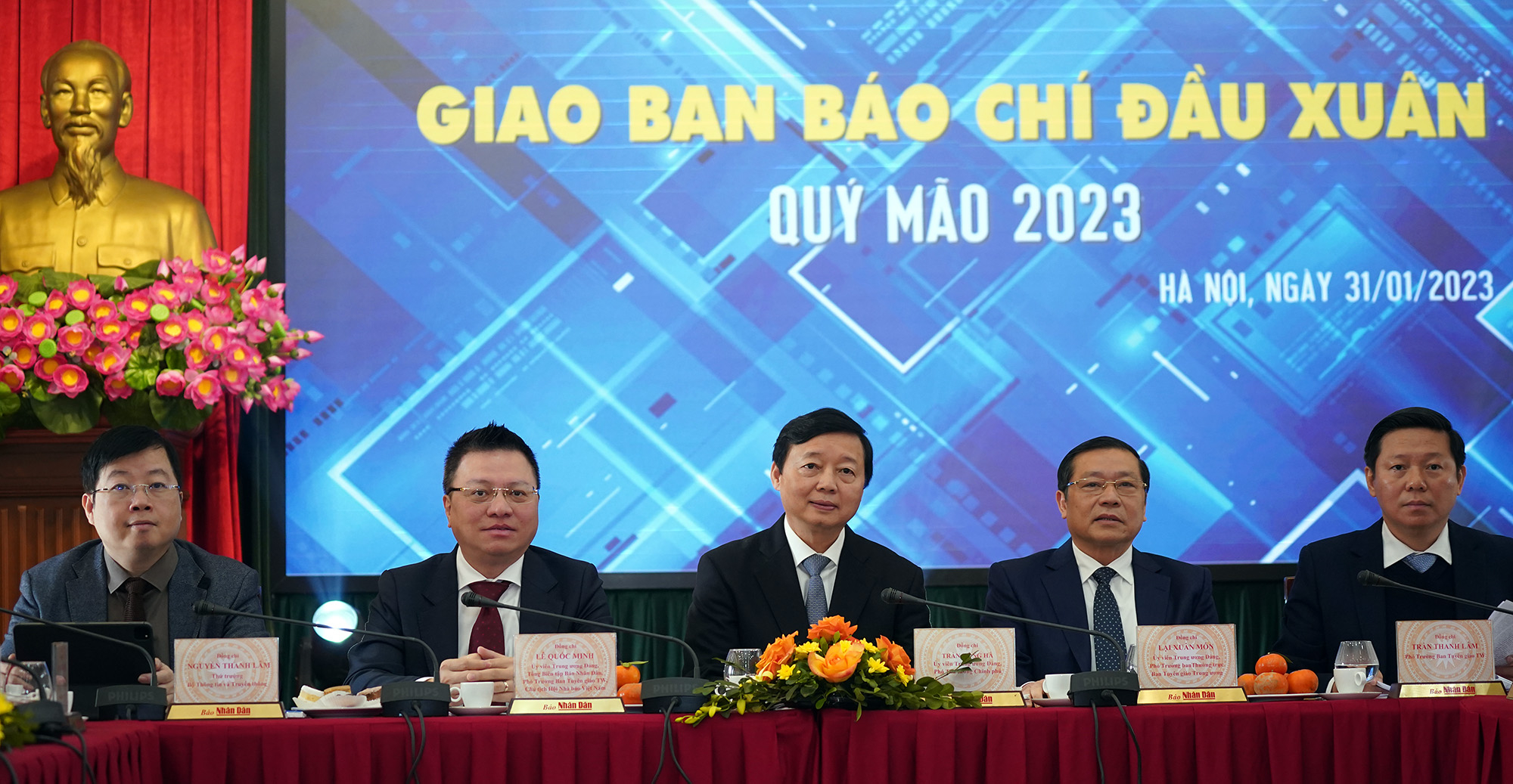 cac bo nganh co quan chon mat gui vang gan bo hon nua voi bao chi hinh 1