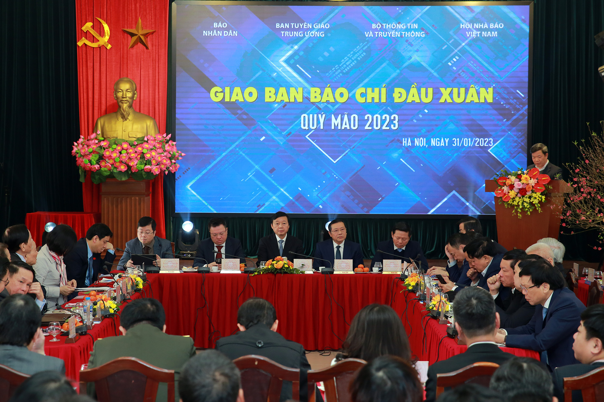 cac bo nganh co quan chon mat gui vang gan bo hon nua voi bao chi hinh 3