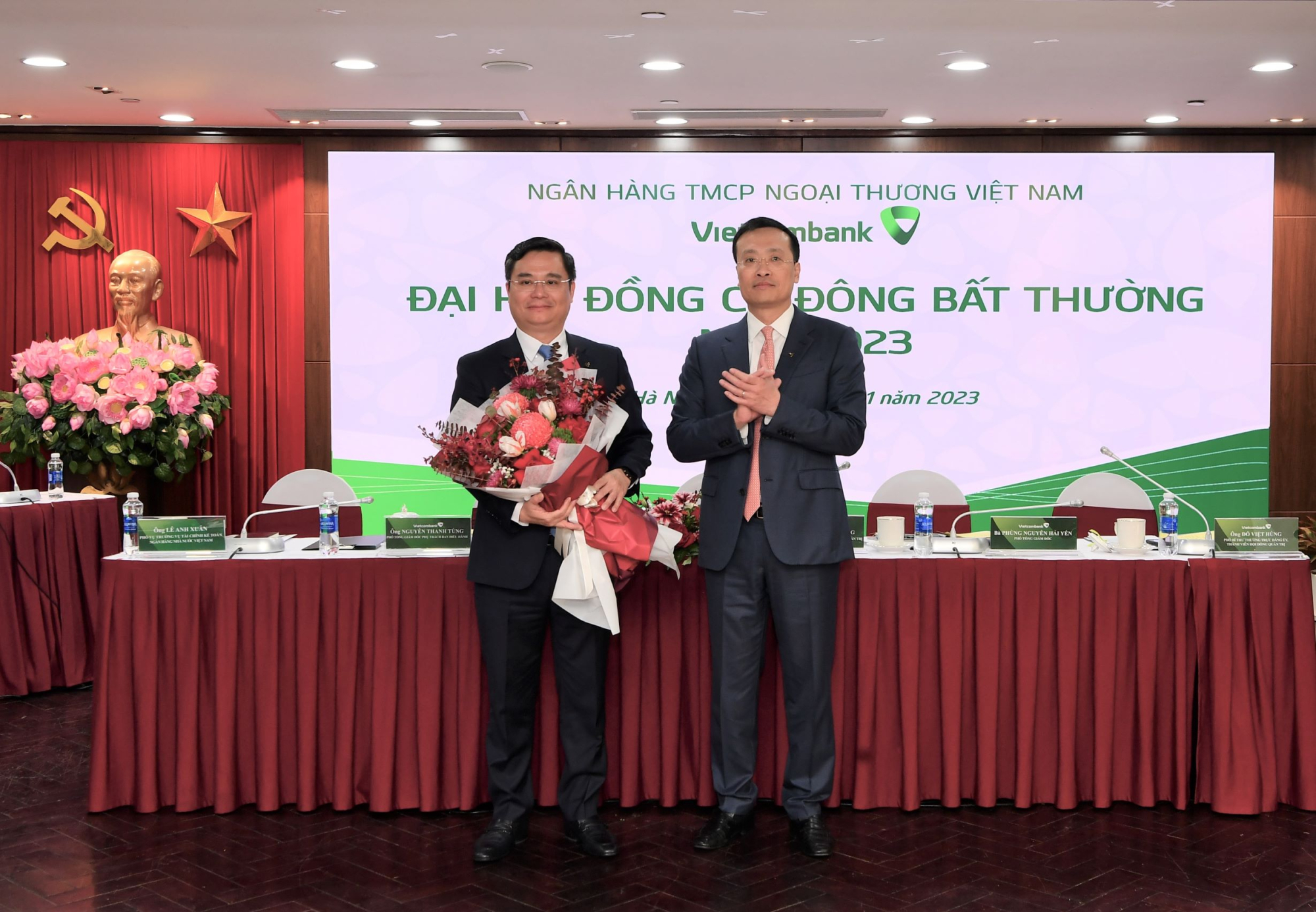 dhdcd bat thuong nam 2023 cua vietcombank da bau bo sung 1 thanh vien hdqt va thong qua ke hoach tang von hinh 1