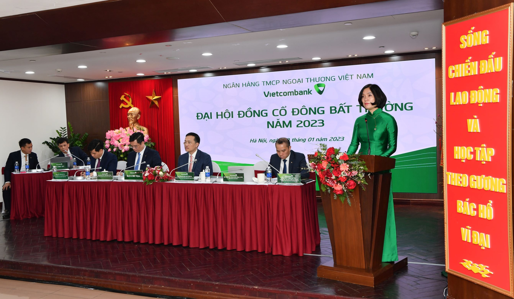 dhdcd bat thuong nam 2023 cua vietcombank da bau bo sung 1 thanh vien hdqt va thong qua ke hoach tang von hinh 3