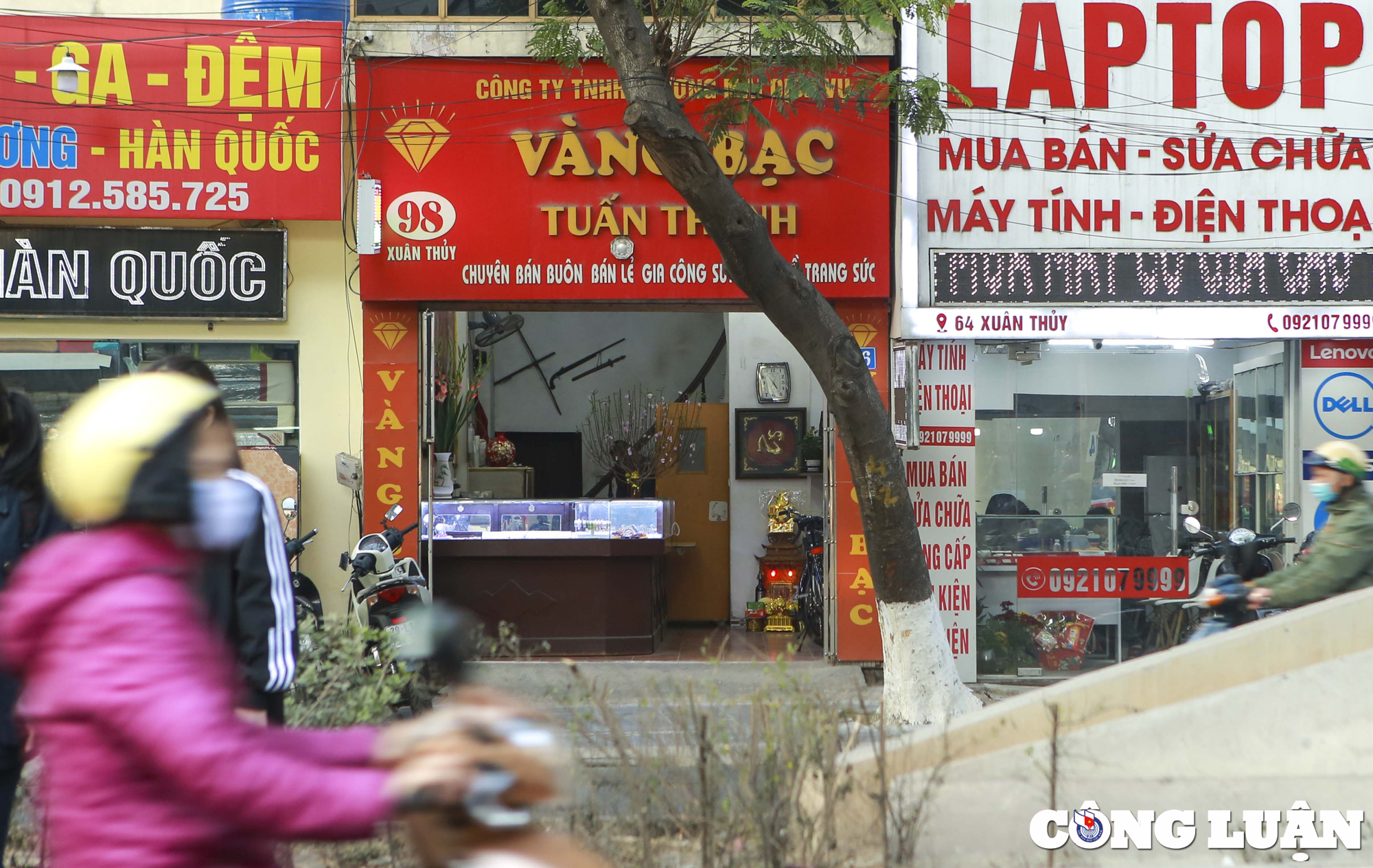 ngay via than tai den chieu van co hang tram nguoi xep hang cho mua vang hinh 13