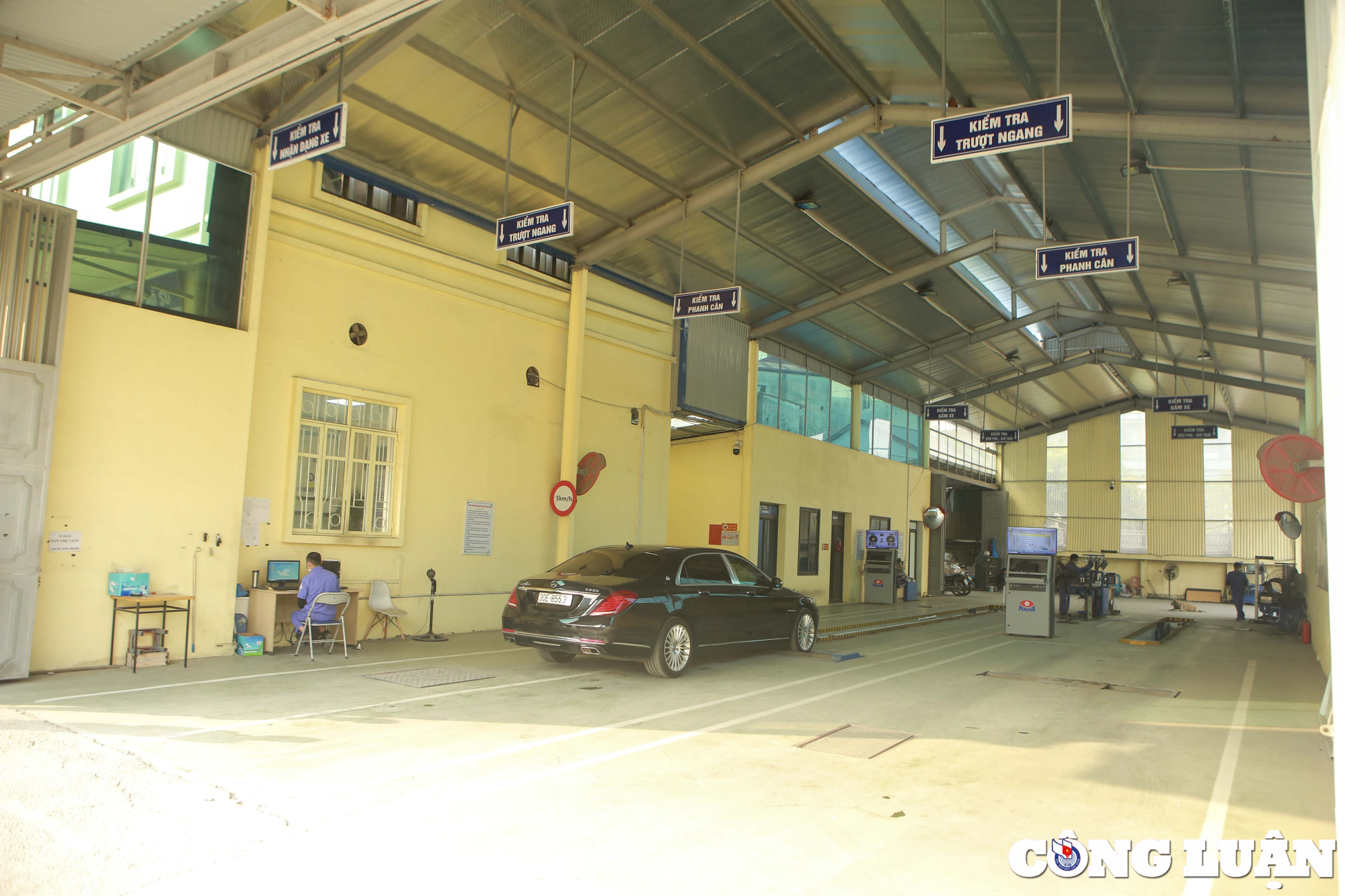 ha noi trung tam dang kiem vang ve bat ngo ca tram chi co 1 xe vao kiem dinh hinh 8