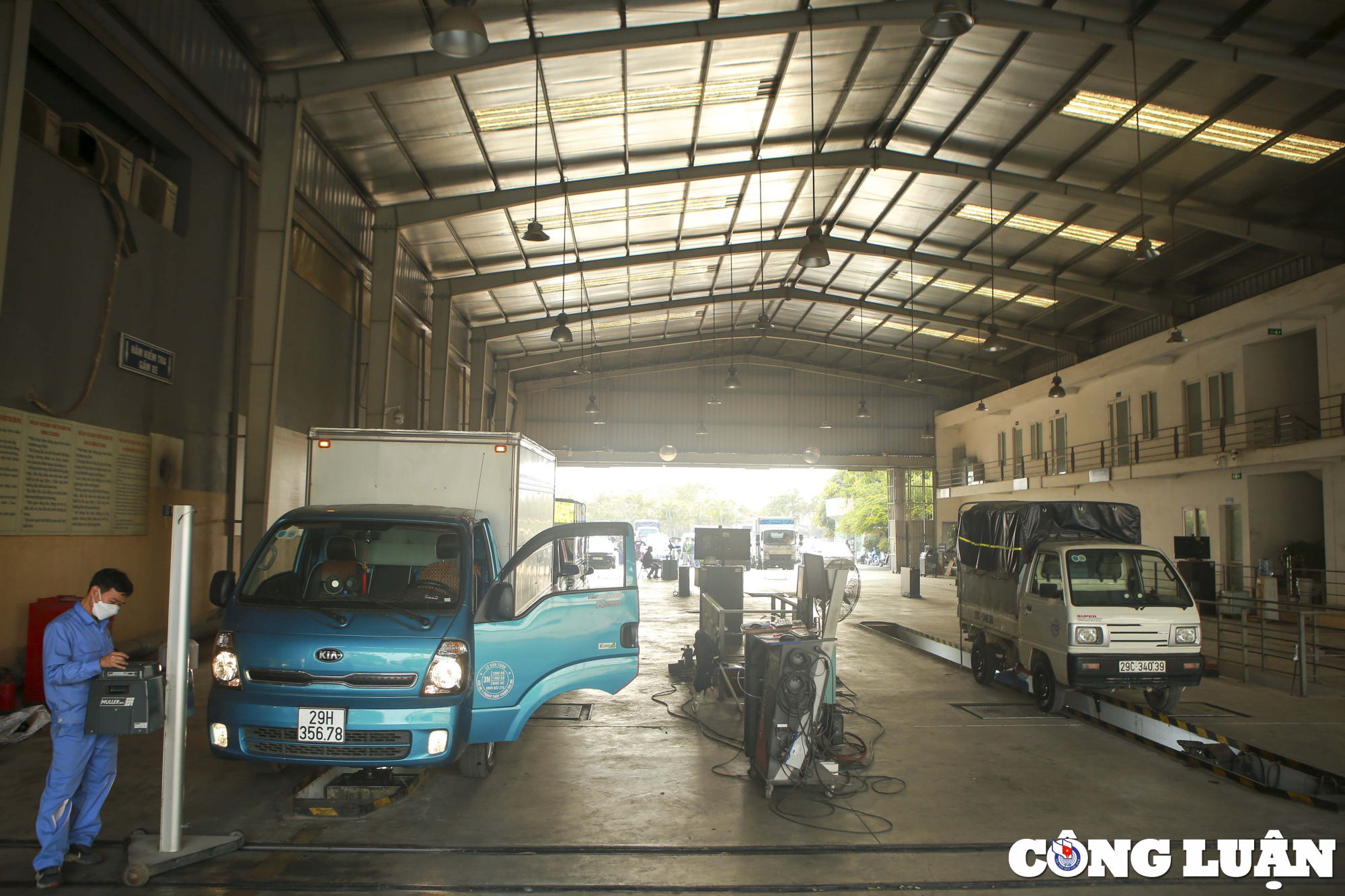 ha noi trung tam dang kiem vang ve bat ngo ca tram chi co 1 xe vao kiem dinh hinh 5