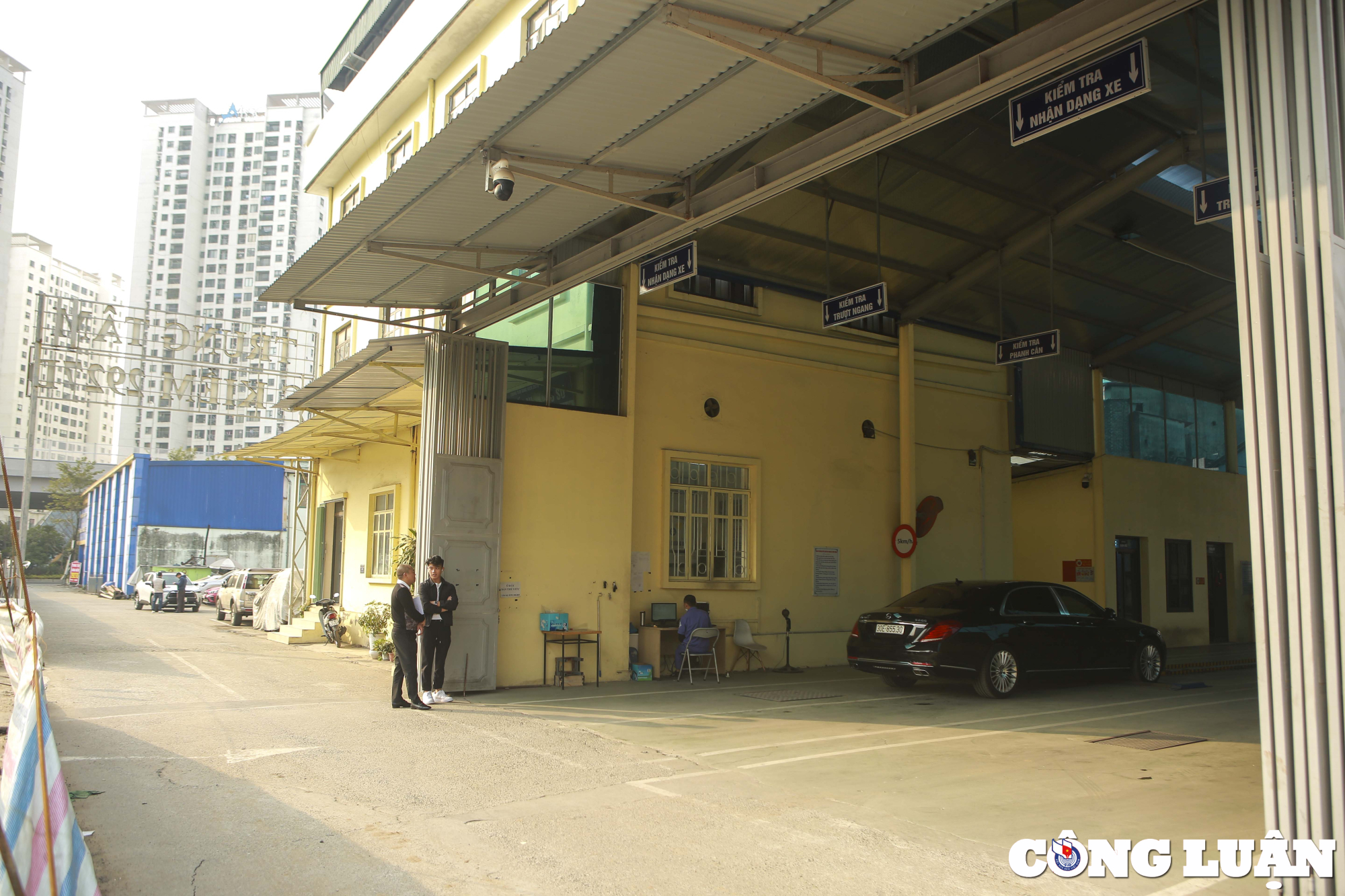 ha noi trung tam dang kiem vang ve bat ngo ca tram chi co 1 xe vao kiem dinh hinh 7