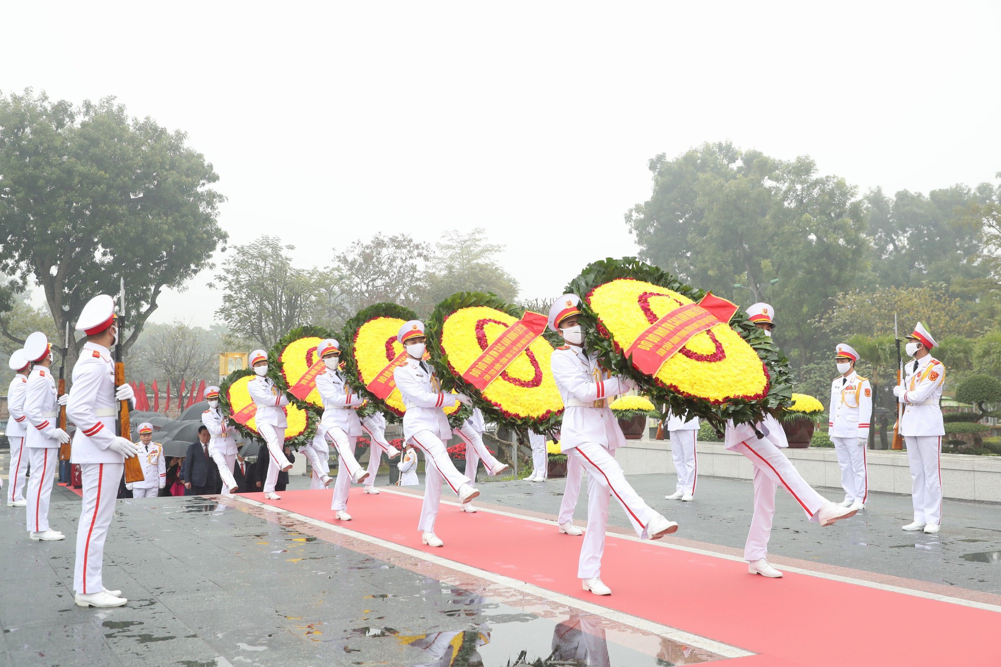 lanh dao dang nha nuoc vao lang vieng chu tich ho chi minh hinh 3