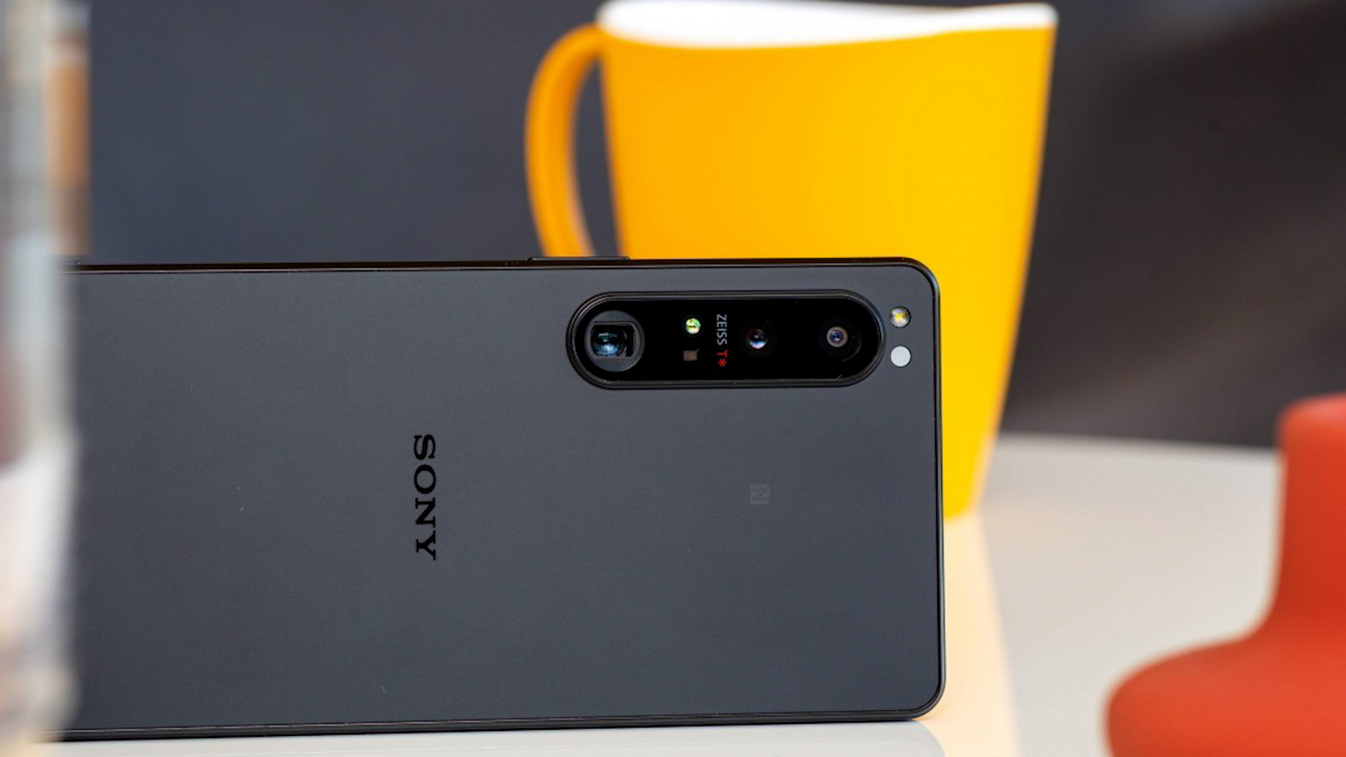 thiet ke sony xperia 1 v hinh 2