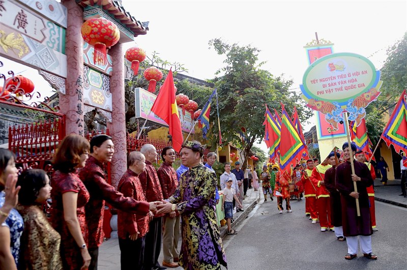 da sac mau le hoi tet nguyen tieu o hoi an hinh 2