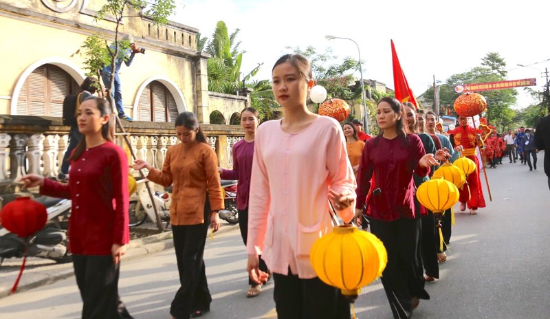 da sac mau le hoi tet nguyen tieu o hoi an hinh 4