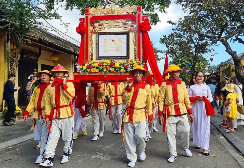 da sac mau le hoi tet nguyen tieu o hoi an hinh 1