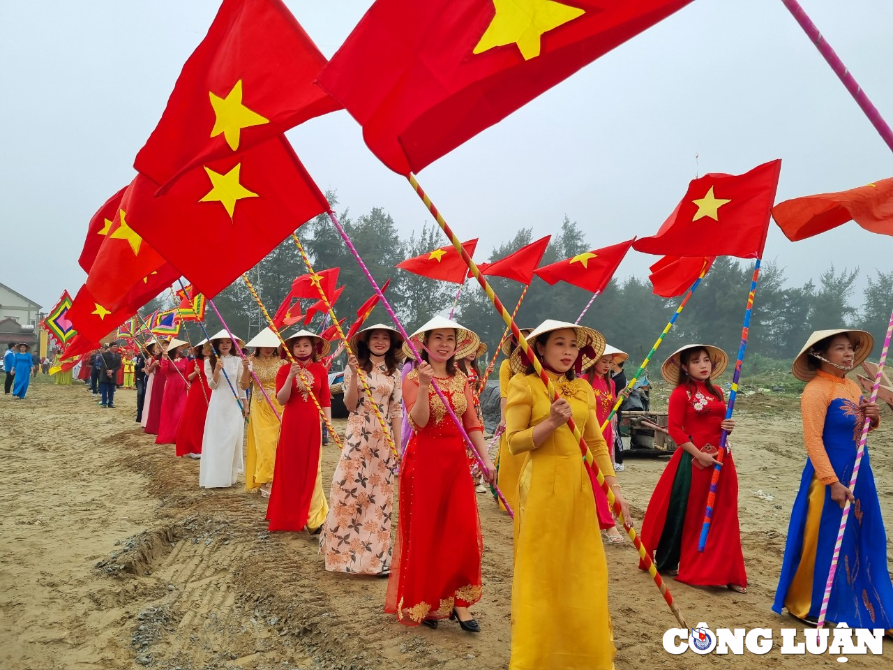 khoi phuc le hoi cau ngu cua ngu dan vung bien lang cam lam hinh 12