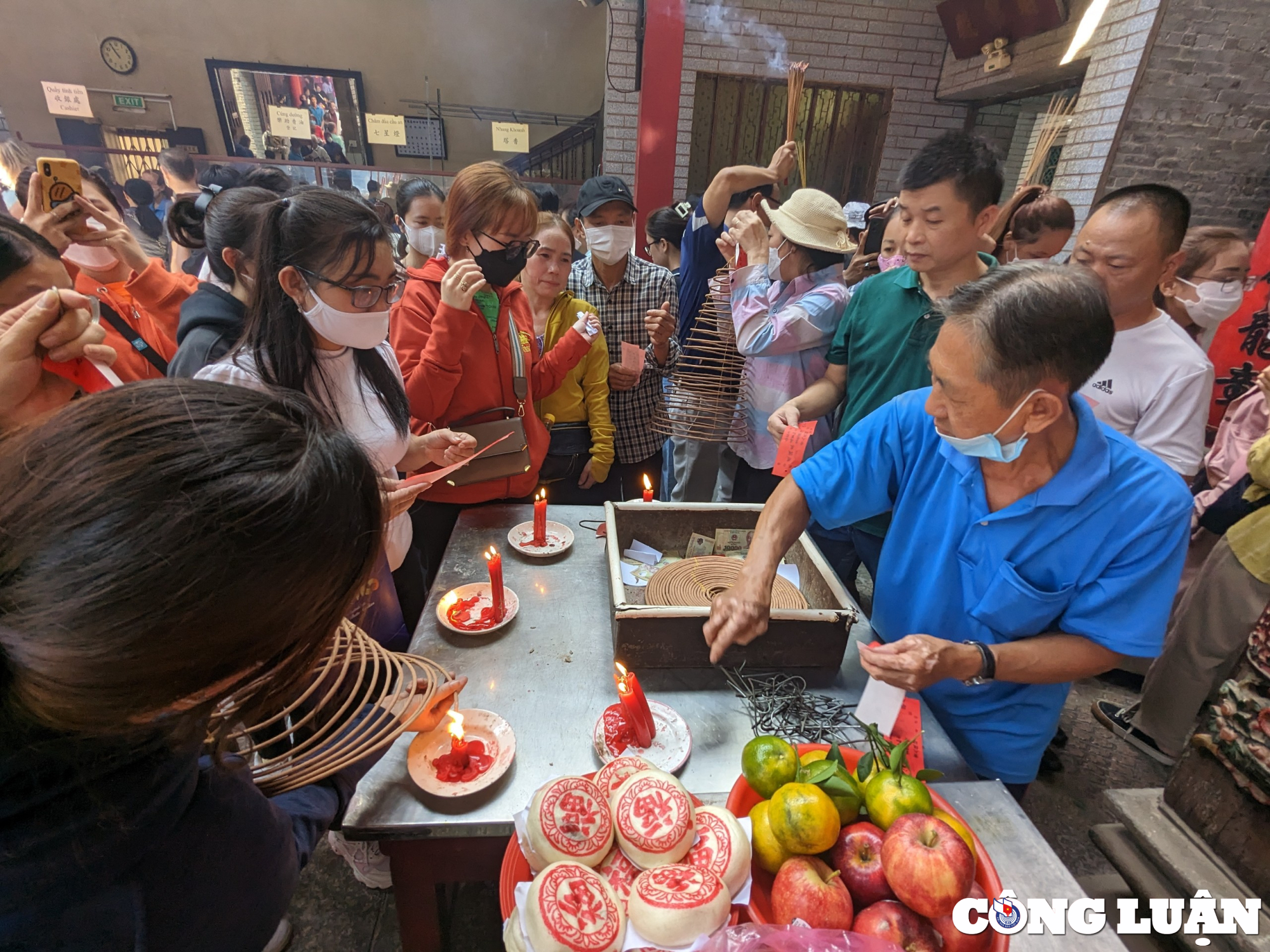 tp hcm ngoi chua hon 200 nam tuoi nhon nhip nguoi vieng tham ngay tet nguyen tieu hinh 4