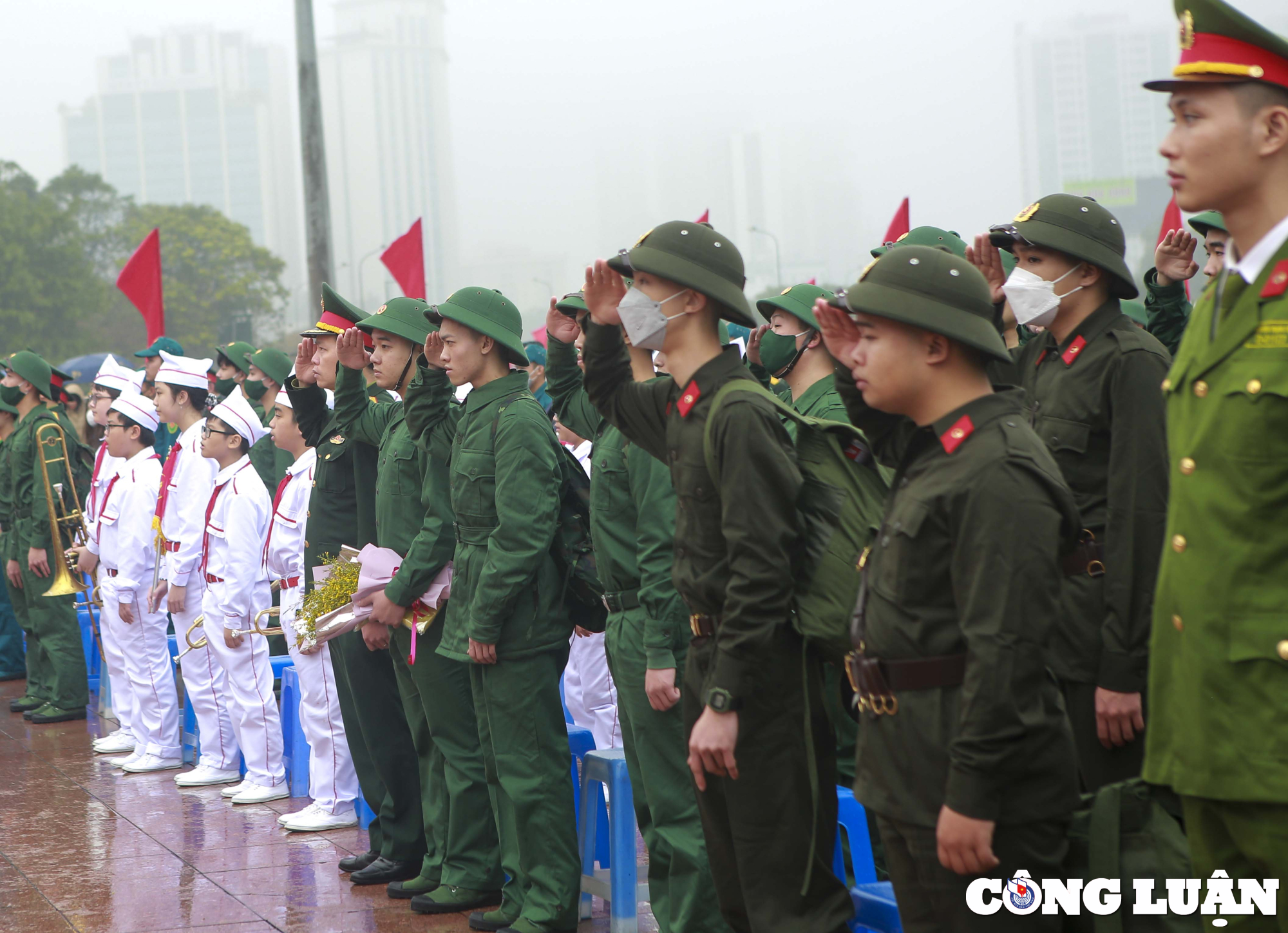 ha noi xuc dong le tien tan binh len duong nhap ngu hinh 3