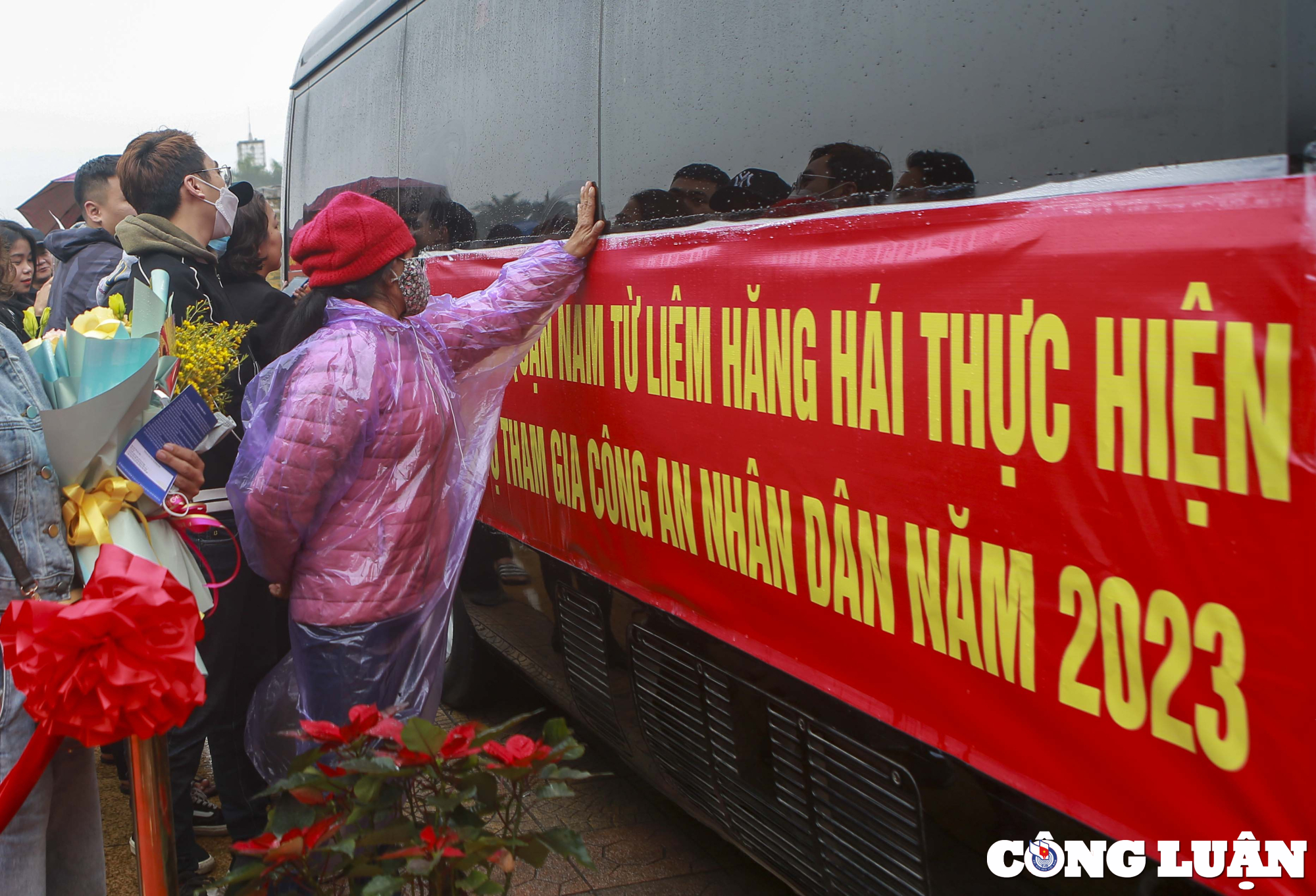 ha noi xuc dong le tien tan binh len duong nhap ngu hinh 14