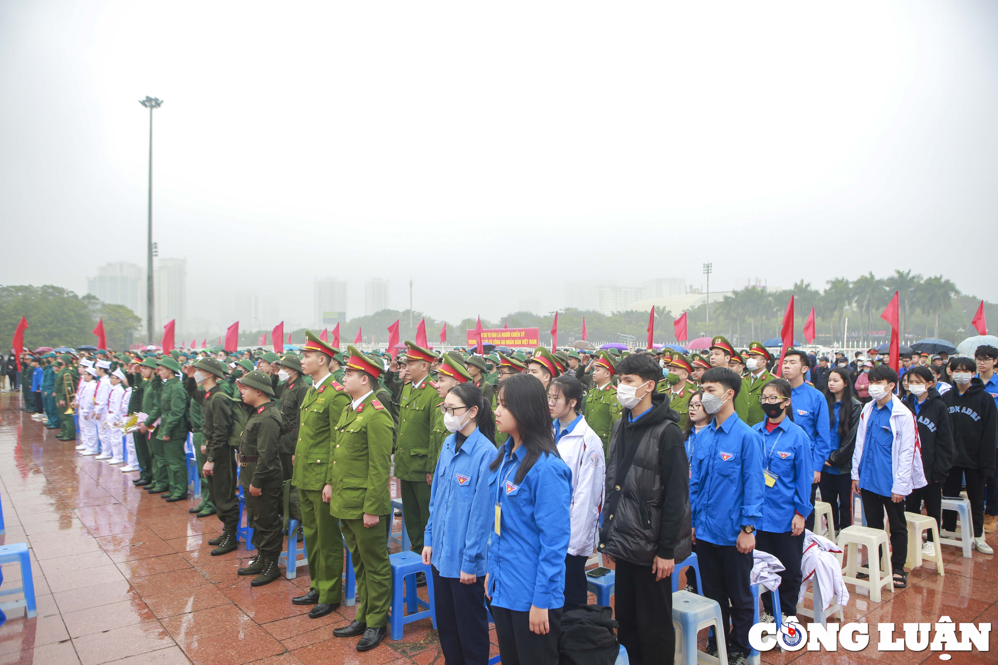 ha noi xuc dong le tien tan binh len duong nhap ngu hinh 2