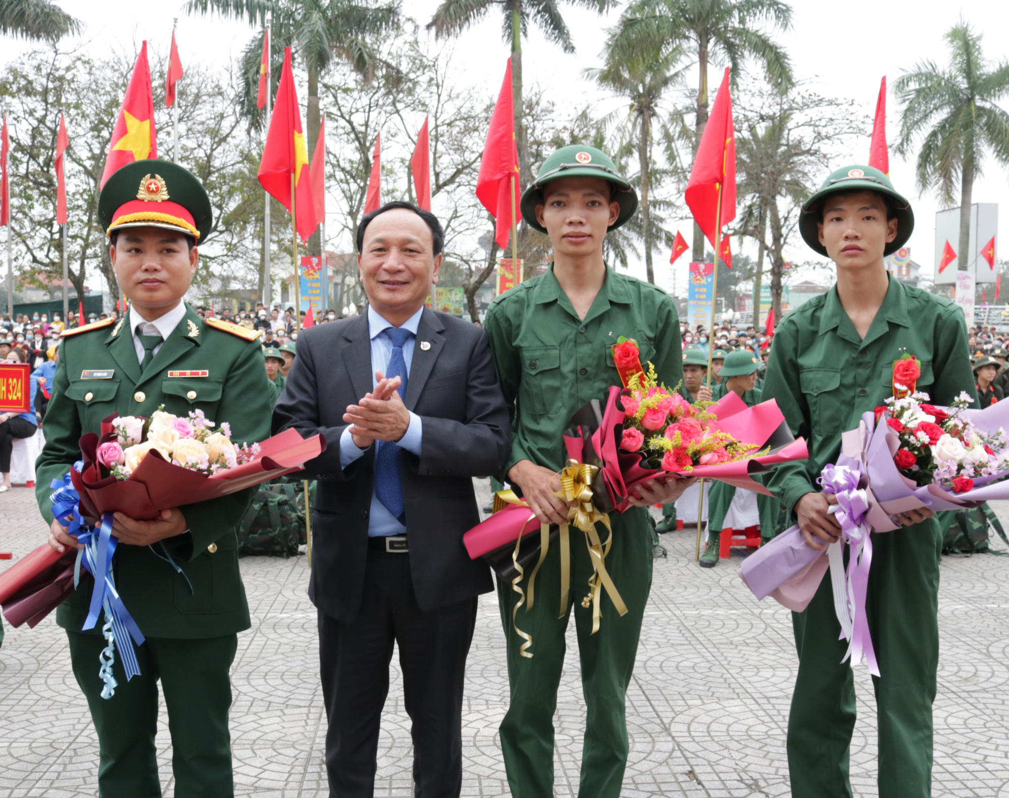 ron rang ngay hoi tong quan tai quang binh hinh 2