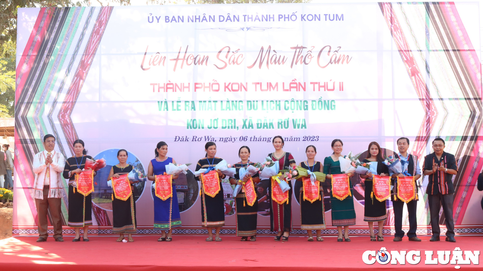 kon tum to chuc le hoi sac mau tho cam va ra mat lang du lich cong dong kon jo dri hinh 1