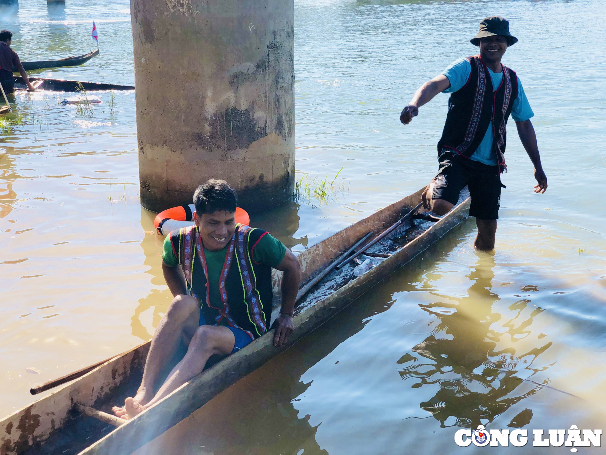 kon tum soi noi giai dua thuyen doc moc tren dong song dak bla hinh 6