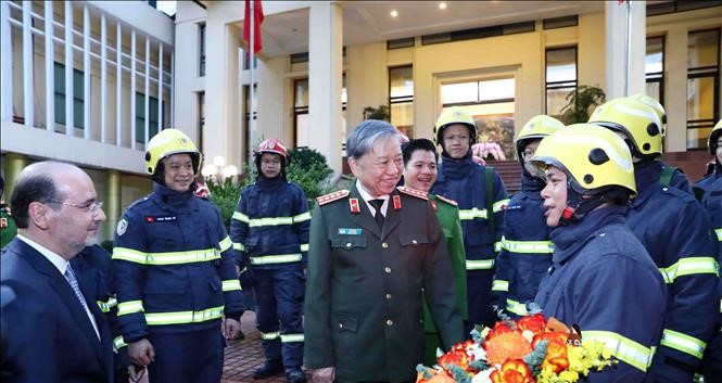 can bo chien si sang cuu nan cuu ho tai tho nhi ky la nhung su gia hoa binh hinh 1