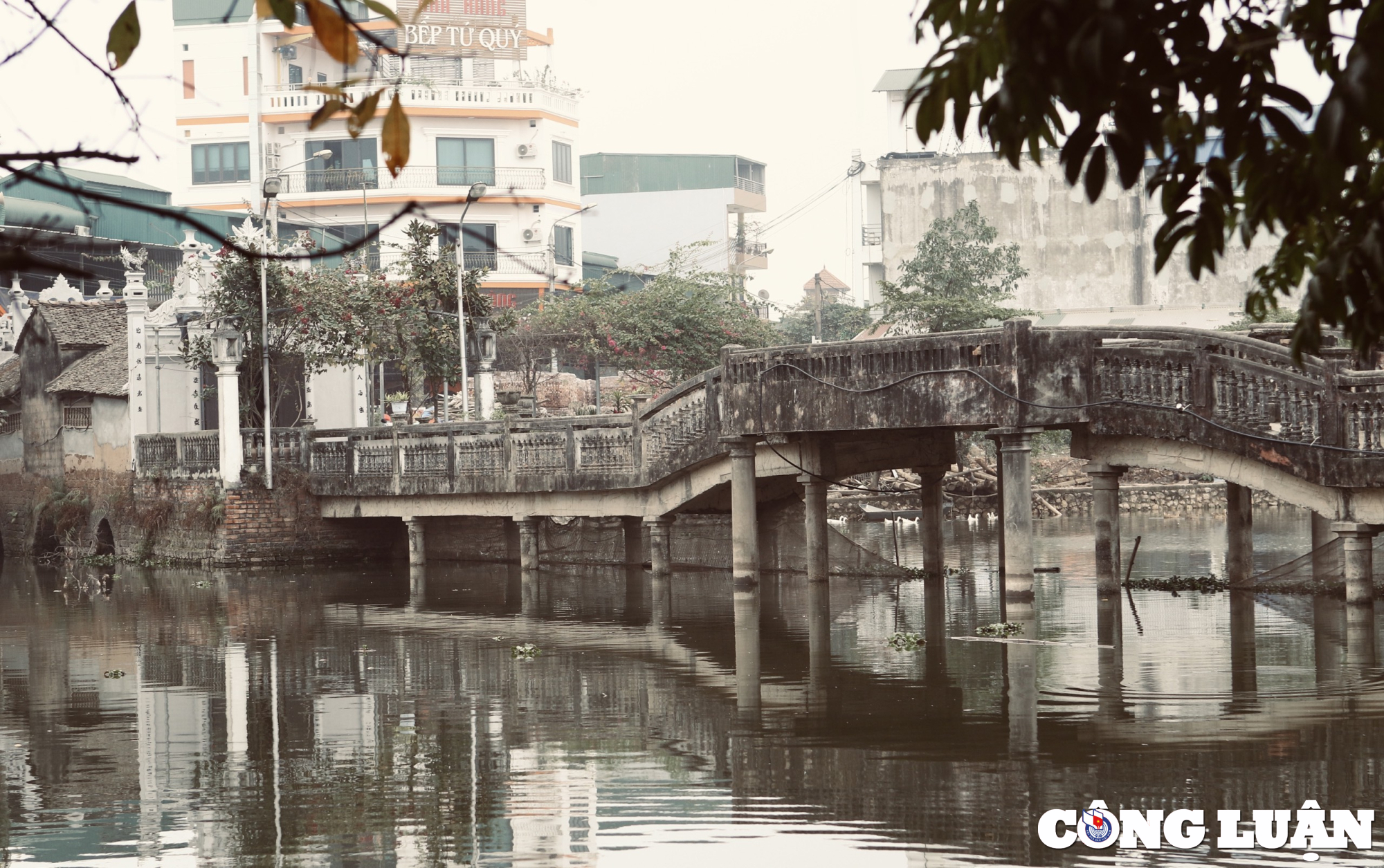 kham pha kien truc cay cau khum co hinh thuyen nan up nguoc tai ha noi hinh 1